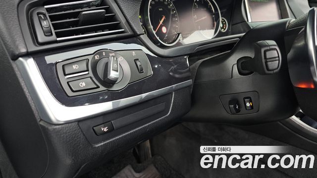 BMW 5-Series 2016 — photo 18