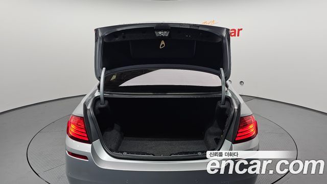 BMW 5-Series 2016 — photo 20