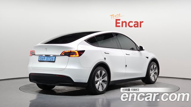 Tesla Model Y 2024 — photo 2