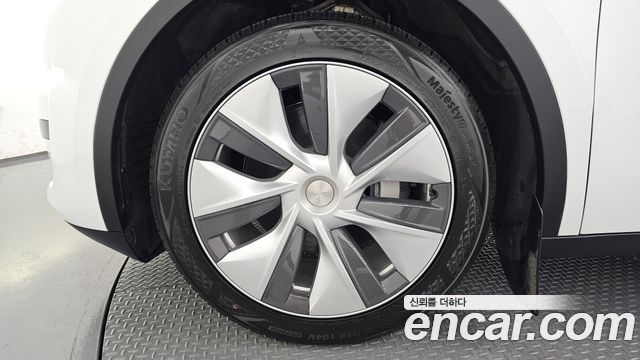 Tesla Model Y 2024 — photo 5