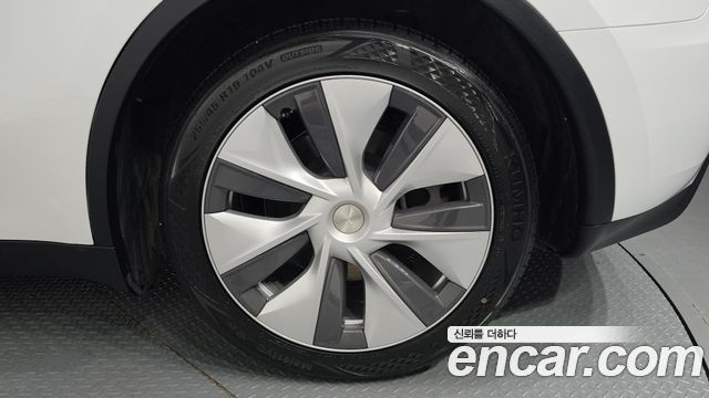Tesla Model Y 2024 — photo 7
