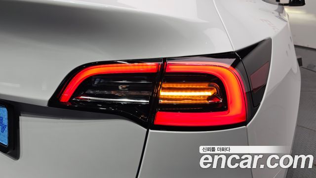 Tesla Model Y 2024 — photo 9
