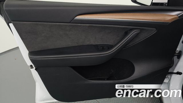 Tesla Model Y 2024 — photo 14