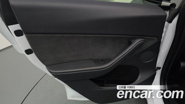 Tesla Model Y 2024 — photo 15
