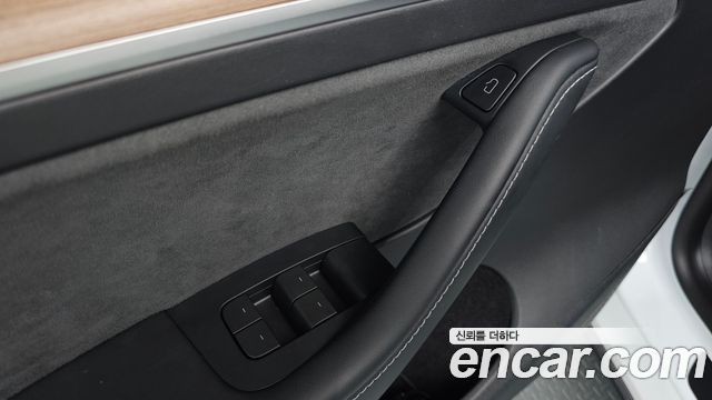 Tesla Model Y 2024 — photo 28