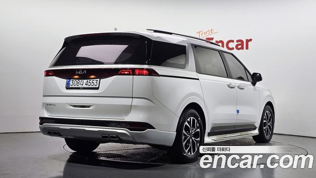 Kia Canival 2023 — photo 2