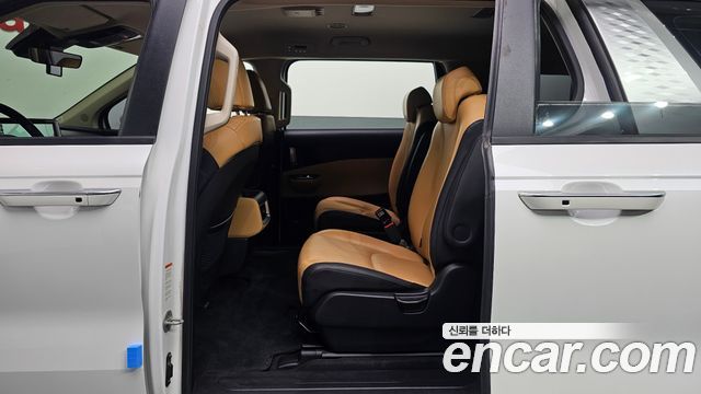 Kia Canival 2023 — photo 11