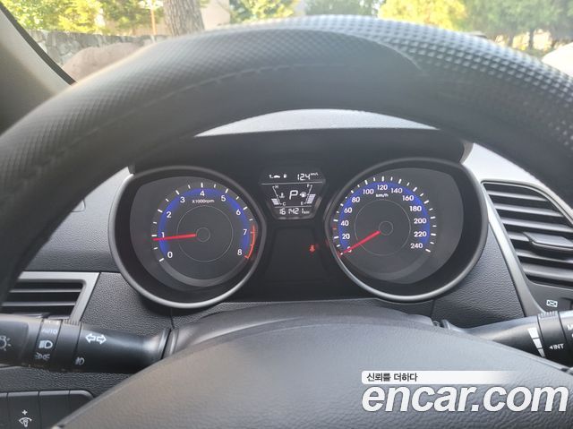 Hyundai AVANTE 2016 — photo 8