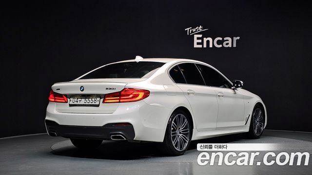 BMW 5-Series 2019 — photo 2