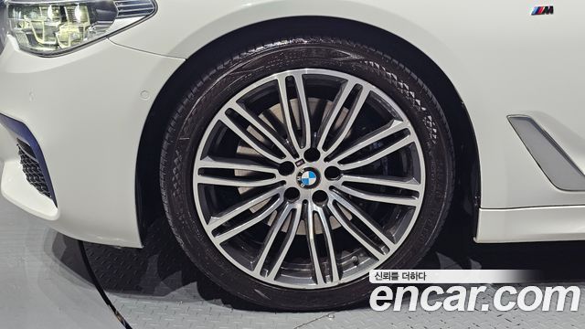 BMW 5-Series 2019 — photo 5