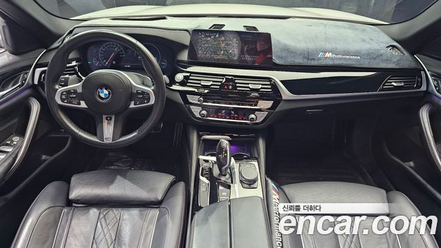 BMW 5-Series 2019 — photo 10