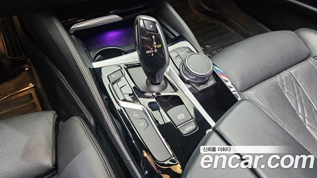 BMW 5-Series 2019 — photo 12