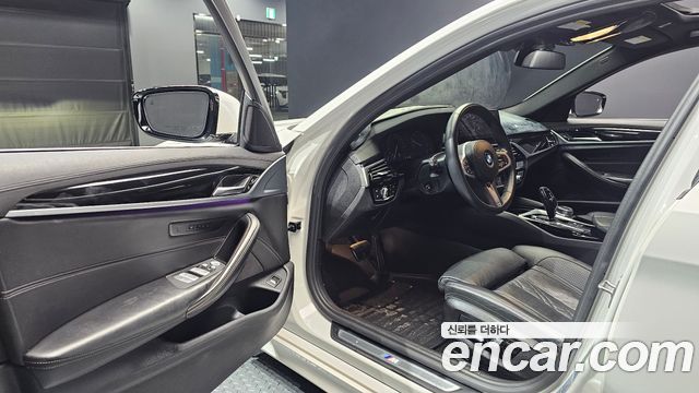 BMW 5-Series 2019 — photo 13