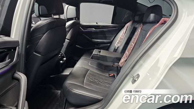 BMW 5-Series 2019 — photo 18