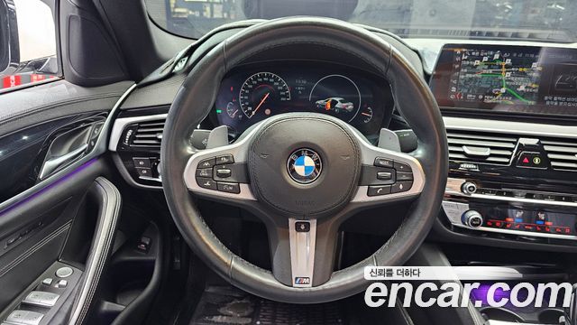 BMW 5-Series 2019 — photo 19