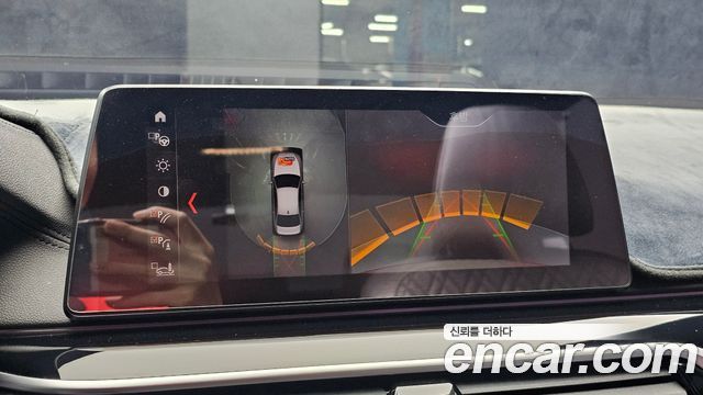 BMW 5-Series 2019 — photo 21