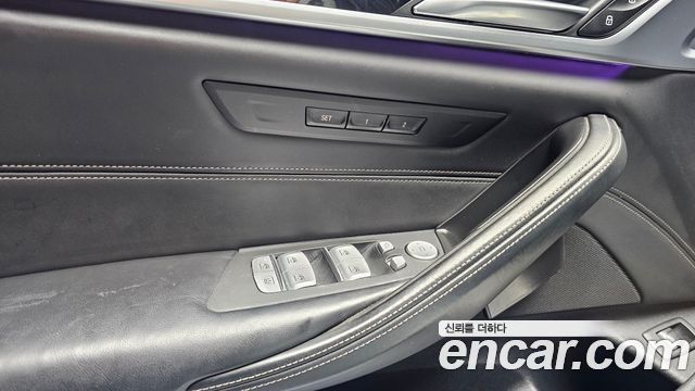 BMW 5-Series 2019 — photo 23