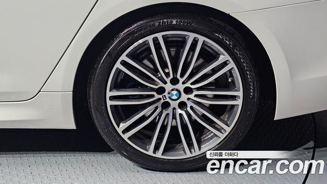 BMW 5-Series 2019 — photo 7