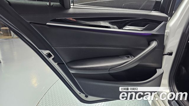 BMW 5-Series 2019 — photo 15