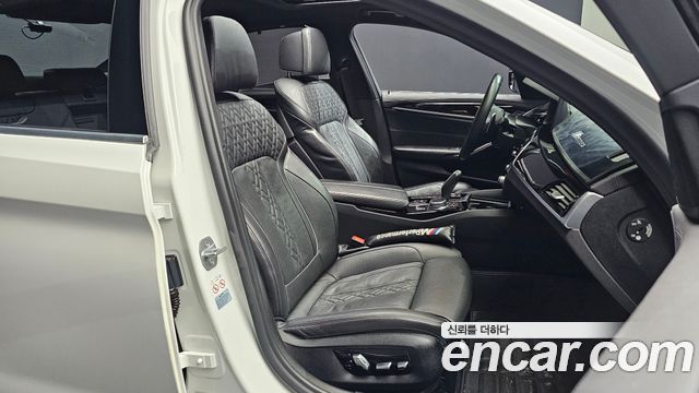 BMW 5-Series 2019 — photo 16