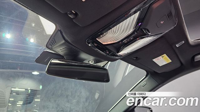 BMW 5-Series 2019 — photo 29