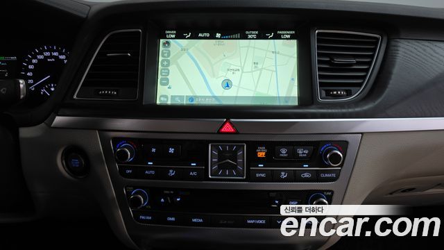 Genesis G80 2017 — photo 14