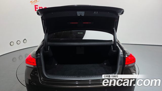 Genesis G80 2017 — photo 20