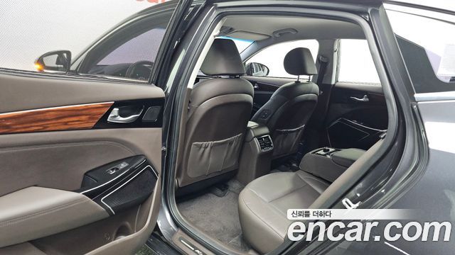Kia K7 2017 — photo 18