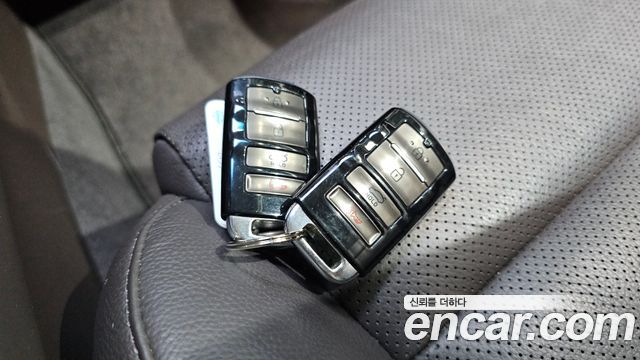 Kia K7 2017 — photo 22