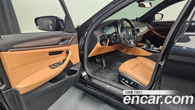 BMW 5-Series 2017 — photo 10