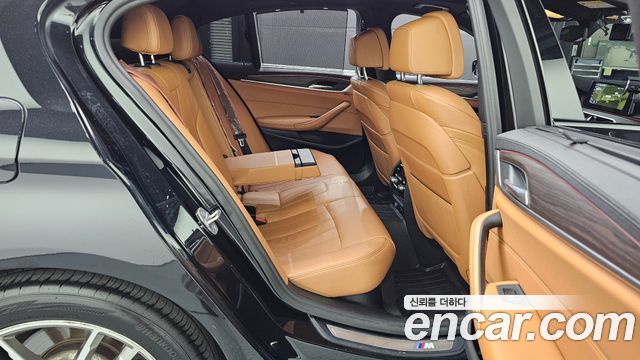 BMW 5-Series 2017 — photo 12
