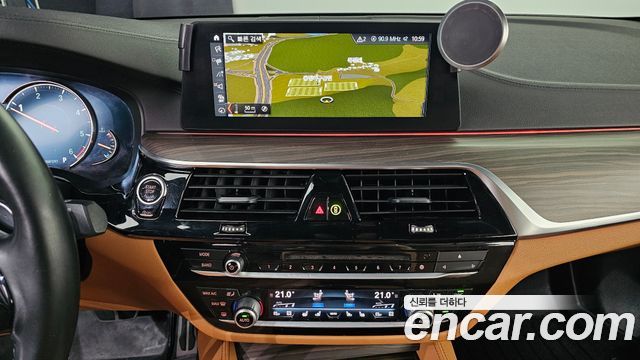 BMW 5-Series 2017 — photo 15