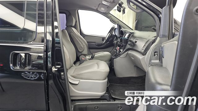 Hyundai Starex 2018 — photo 11