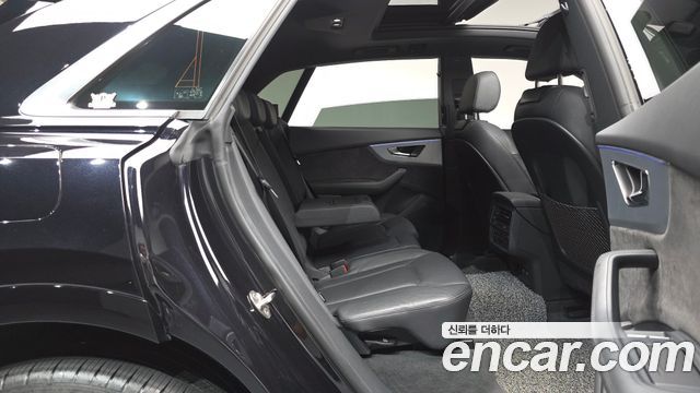 Audi Q8 2021 — photo 17