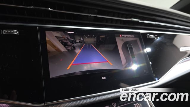 Audi Q8 2021 — photo 21