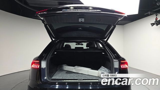 Audi Q8 2021 — photo 26