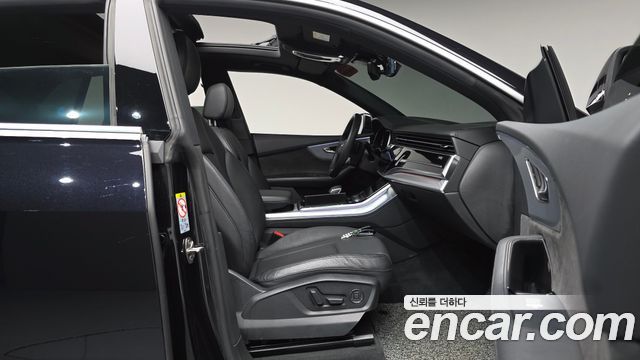 Audi Q8 2021 — photo 16