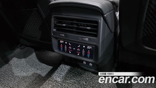 Audi Q8 2021 — photo 31