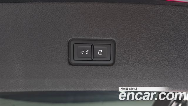 Audi Q8 2021 — photo 37
