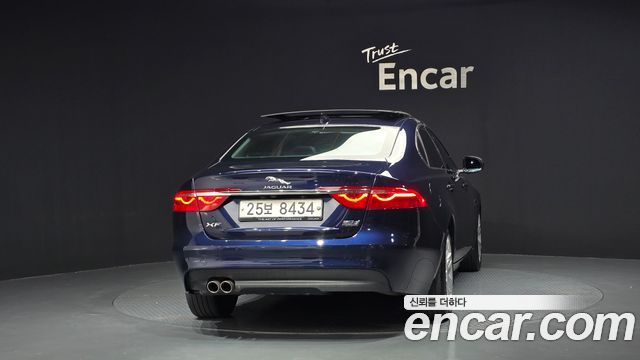 Jaguar XF 2017 — photo 4