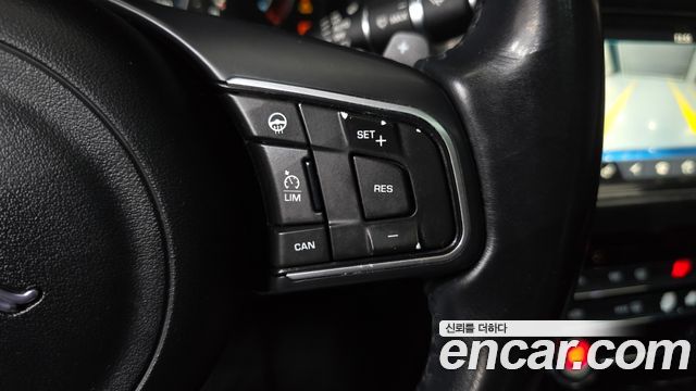 Jaguar XF 2017 — photo 16
