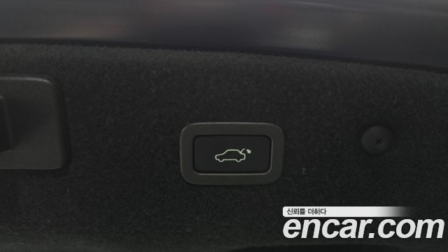 Jaguar XF 2017 — photo 18
