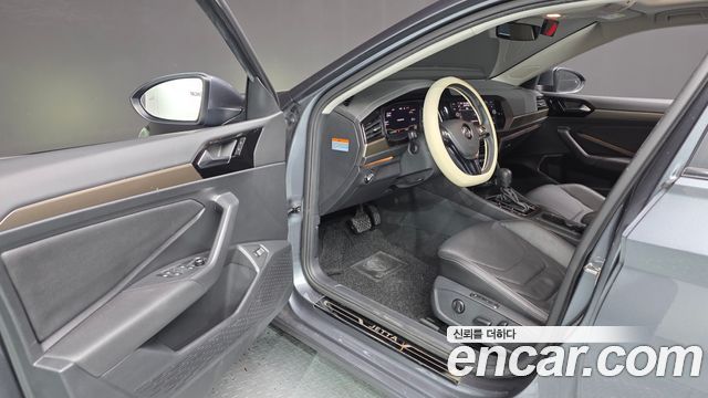 Volkswagen Jetta 2021 — photo 13