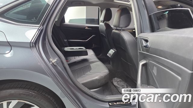 Volkswagen Jetta 2021 — photo 17