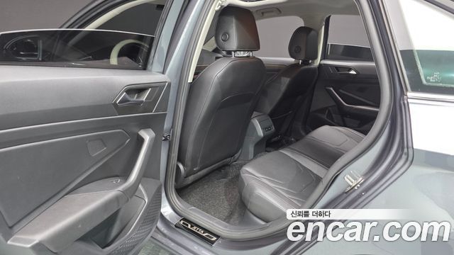 Volkswagen Jetta 2021 — photo 18