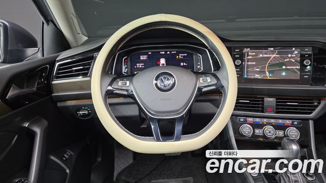 Volkswagen Jetta 2021 — photo 19