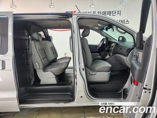 Hyundai Starex 2011 — photo 16
