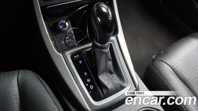 Hyundai AVANTE 2016 — photo 12