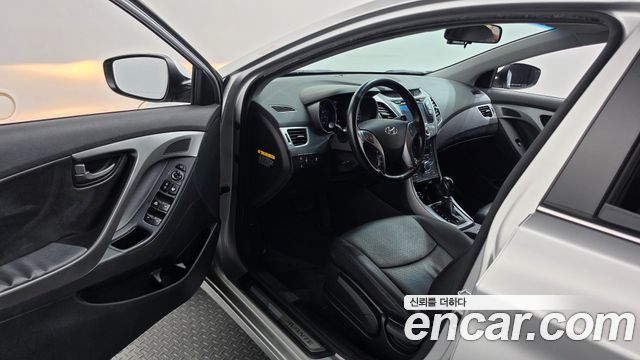 Hyundai AVANTE 2016 — photo 13