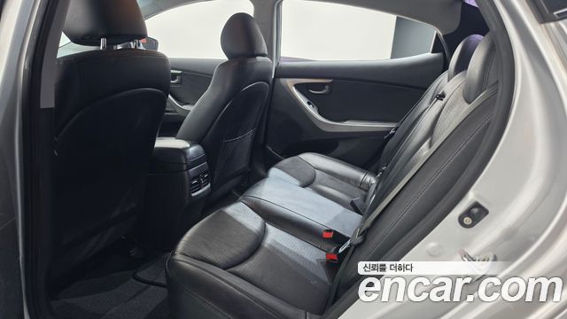 Hyundai AVANTE 2016 — photo 17